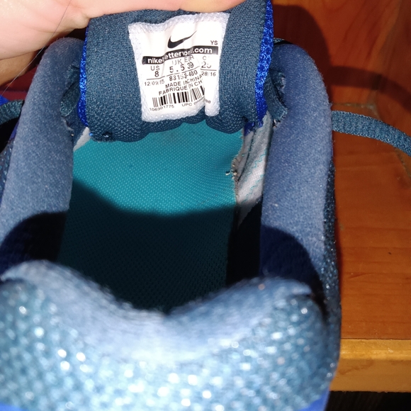 Nike women's shoe 8 - Picture 2 of 3